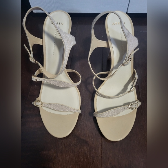 Cream colored heels (10) - Picture 4 of 6